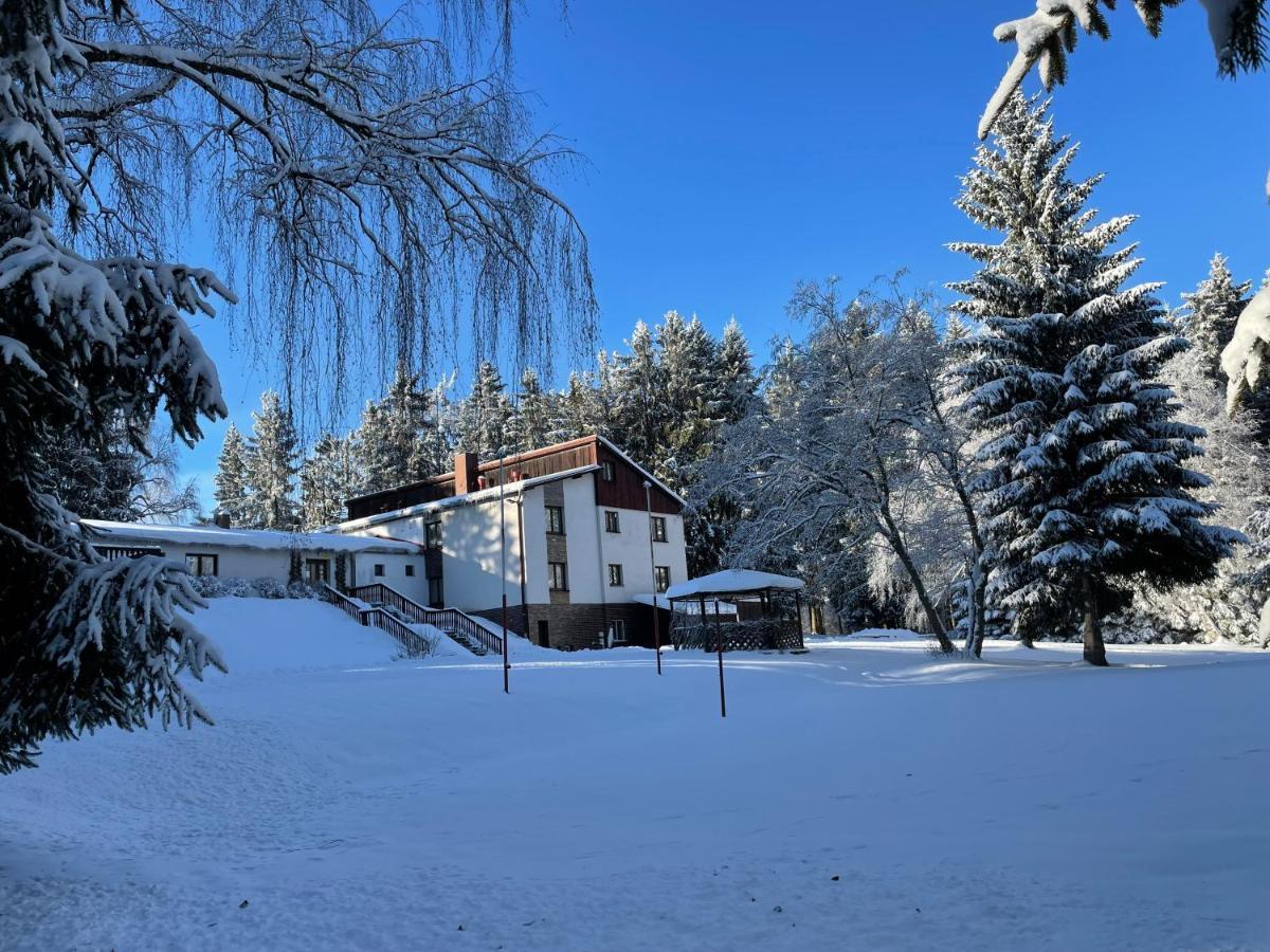 Hotel A Penzion Pegas Vlachovice Buitenkant foto