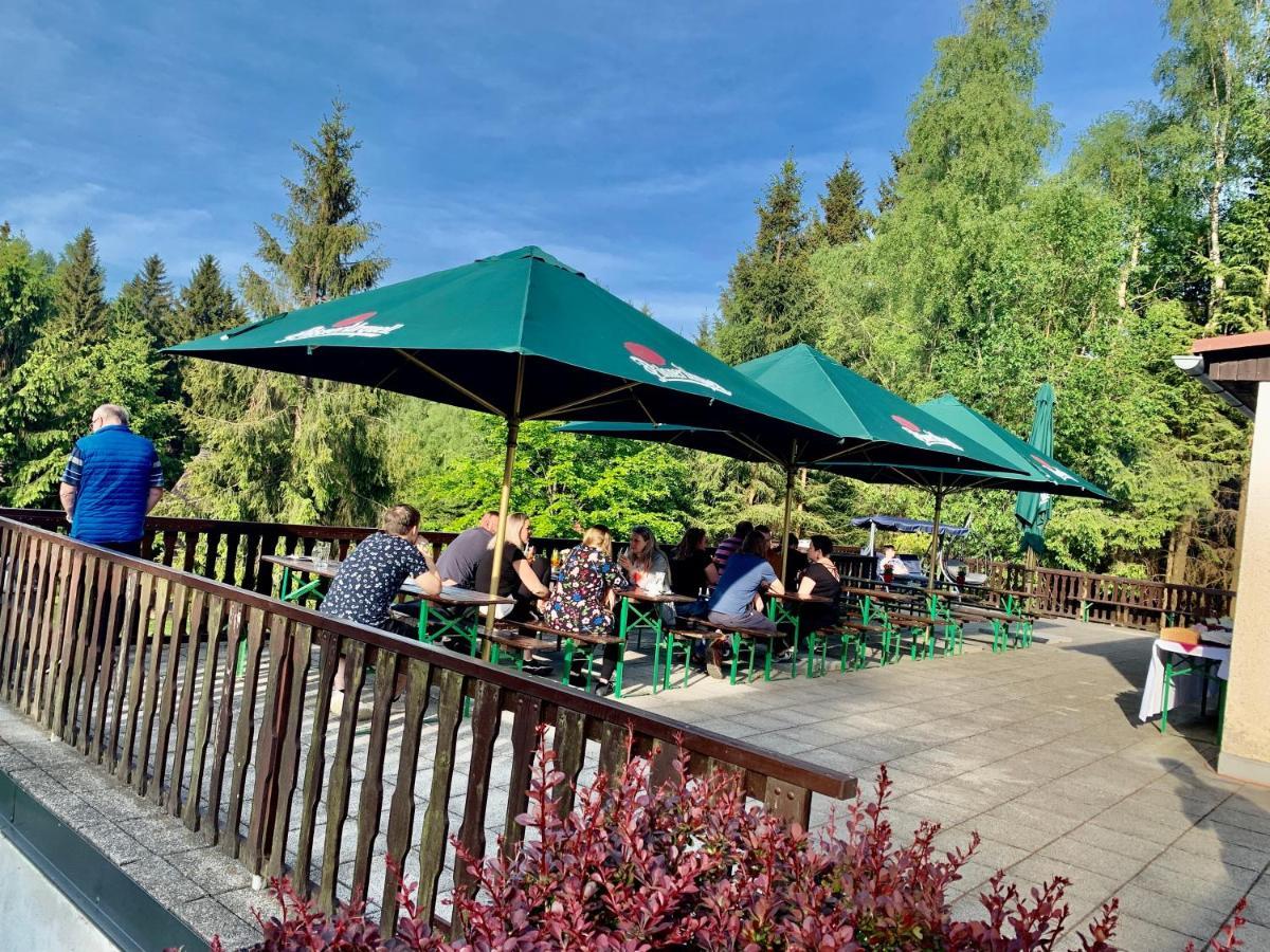 Hotel A Penzion Pegas Vlachovice Buitenkant foto
