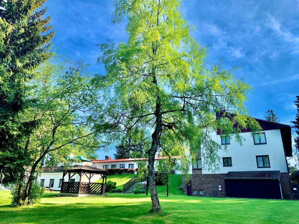 Hotel A Penzion Pegas Vlachovice Buitenkant foto