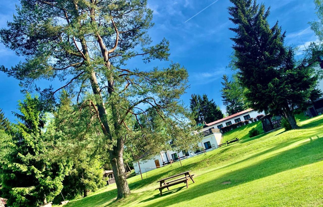 Hotel A Penzion Pegas Vlachovice Buitenkant foto