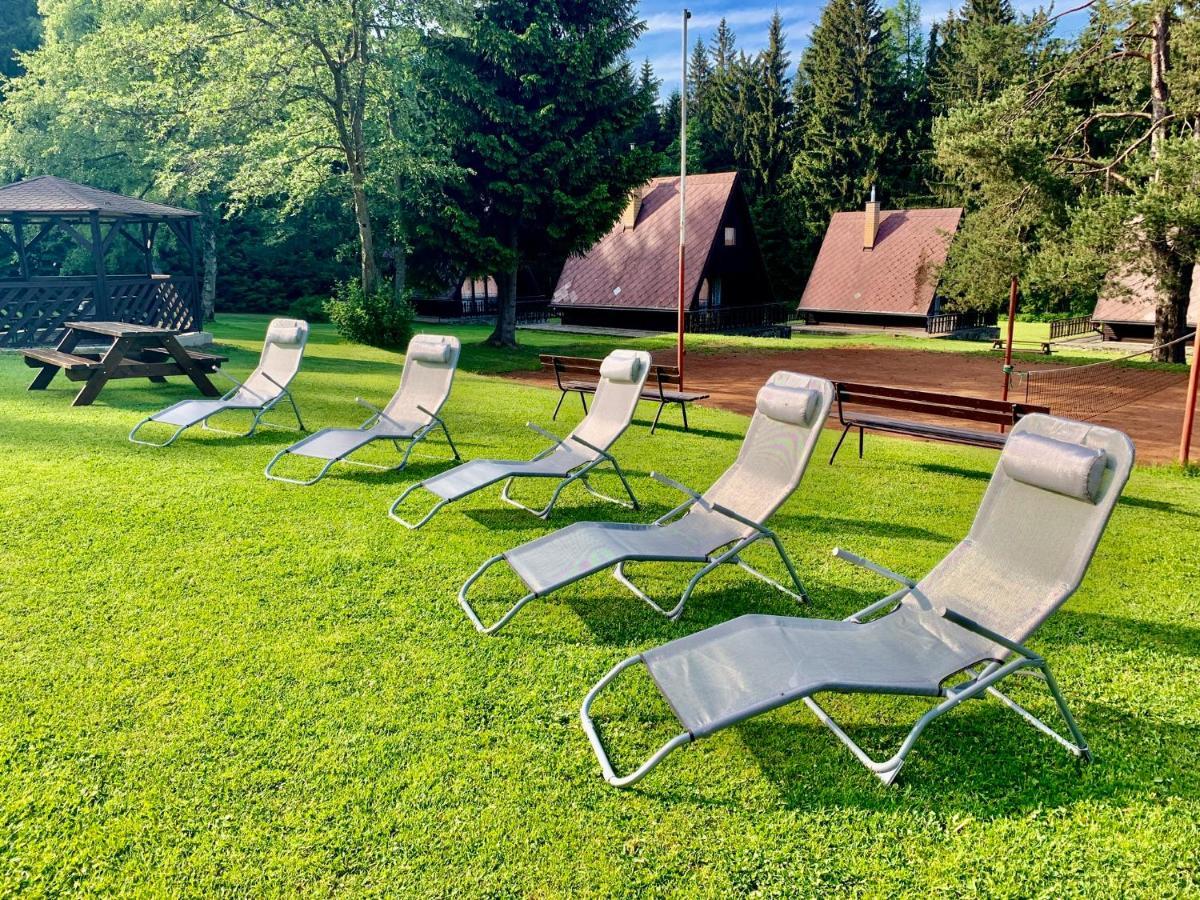 Hotel A Penzion Pegas Vlachovice Buitenkant foto