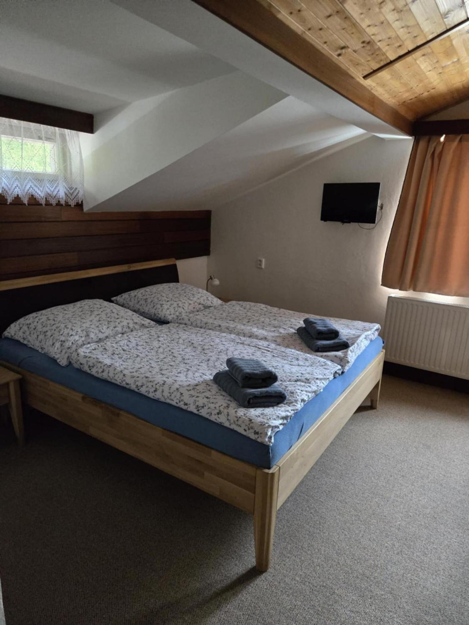 Hotel A Penzion Pegas Vlachovice Buitenkant foto
